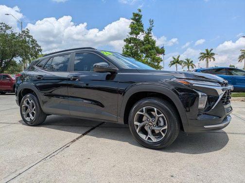 Mosaic Black Metallic 2024 Chevrolet Trax LT