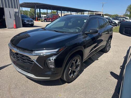 Mosaic Black Metallic 2024 Chevrolet Trax LT
