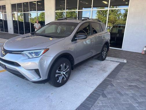 Silver Sky Metallic 2018 Toyota RAV4 LE