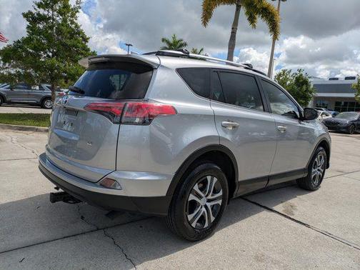 Silver Sky Metallic 2018 Toyota RAV4 LE