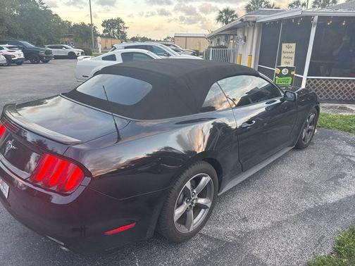 BLACK 2015 Ford Mustang V6