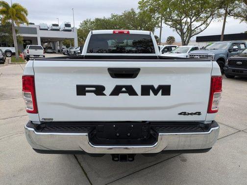 2024 RAM 3500 Big Horn Crew Cab 4x4 8' Box