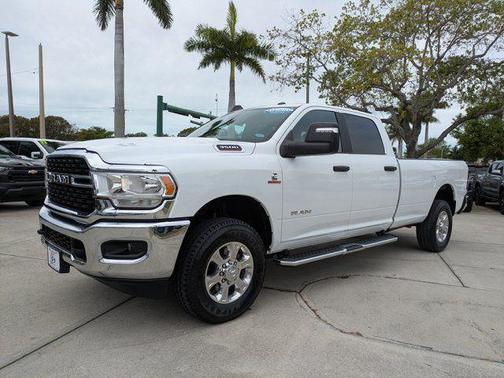 2024 RAM 3500 Big Horn Crew Cab 4x4 8' Box