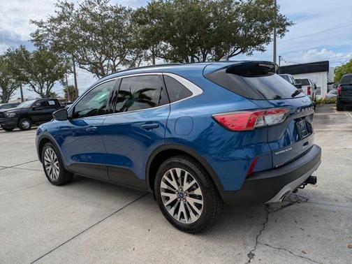 2022 Ford Escape Titanium