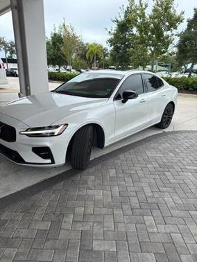 2022 Volvo S60 T6 R-Design