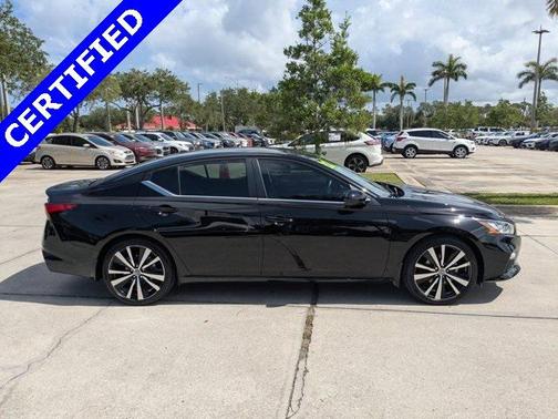 2022 Nissan Altima SR FWD
