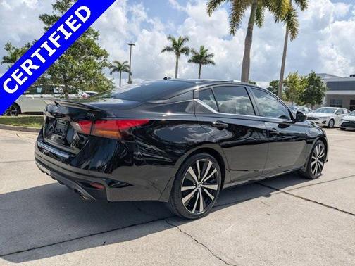 2022 Nissan Altima SR FWD