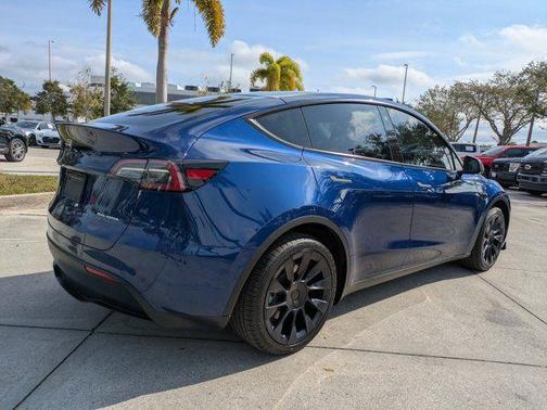 2022 Tesla Model Y Long Range Dual Motor All-Wheel Drive