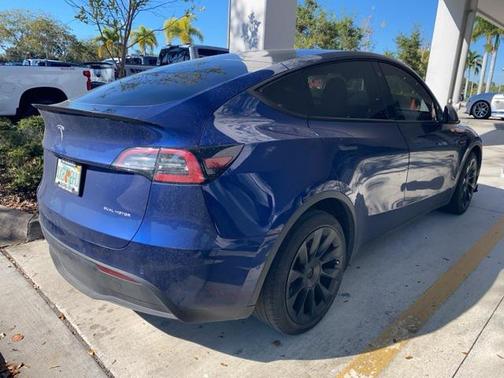 2022 Tesla Model Y Long Range Dual Motor All-Wheel Drive