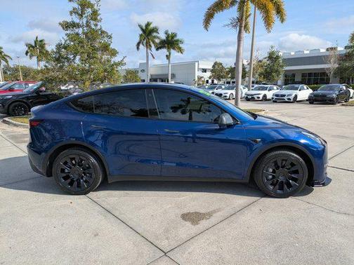 2022 Tesla Model Y Long Range Dual Motor All-Wheel Drive