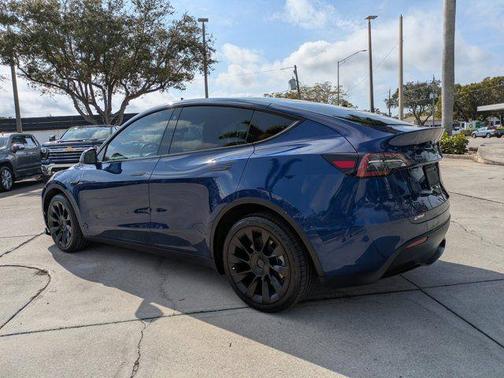 2022 Tesla Model Y Long Range Dual Motor All-Wheel Drive