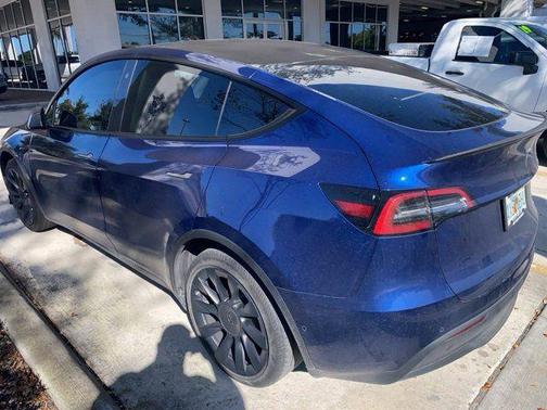 2022 Tesla Model Y Long Range Dual Motor All-Wheel Drive