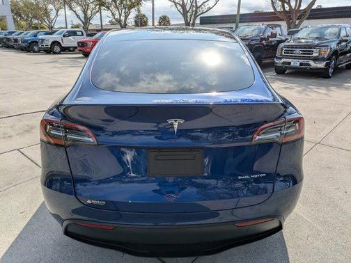 2022 Tesla Model Y Long Range Dual Motor All-Wheel Drive
