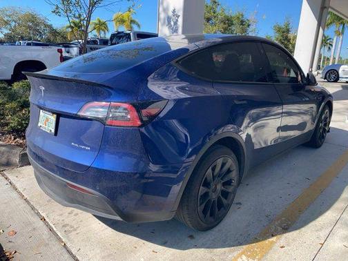 2022 Tesla Model Y Long Range Dual Motor All-Wheel Drive