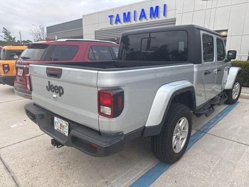 Silver Zynith Clearcoat 2023 Jeep Gladiator Sport S