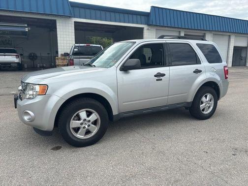 Ingot Silver Metallic 2010 Ford Escape XLT