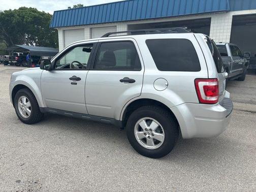 Ingot Silver Metallic 2010 Ford Escape XLT