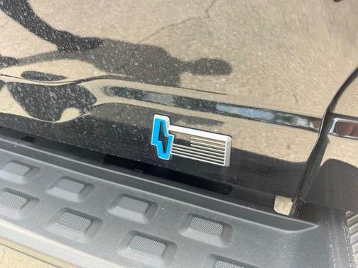 Agate Black Metallic 2024 Ford F-150 Lightning LARIAT