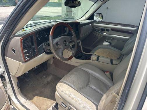 White Diamond 2004 Cadillac Escalade Base