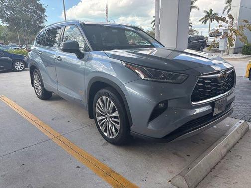 2022 Toyota Highlander Platinum