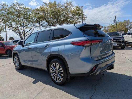 2022 Toyota Highlander Platinum