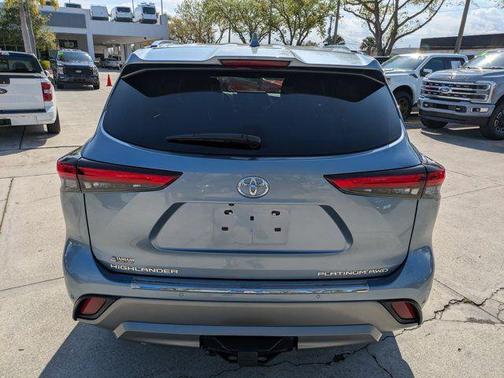 2022 Toyota Highlander Platinum