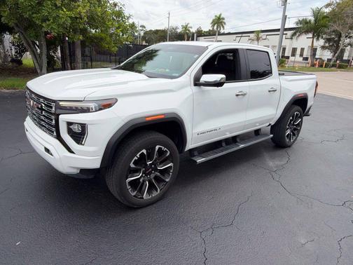 Summit White 2023 GMC Canyon Denali