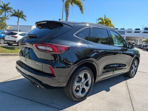 AGATE BLACK METALLIC 2023 Ford Escape ST-Line