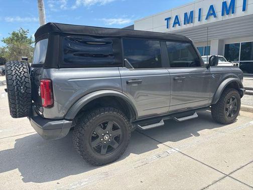 CARBONIZED GRAY METALLIC 2023 Ford Bronco Black Diamond