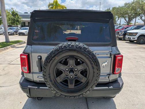 CARBONIZED GRAY METALLIC 2023 Ford Bronco Black Diamond