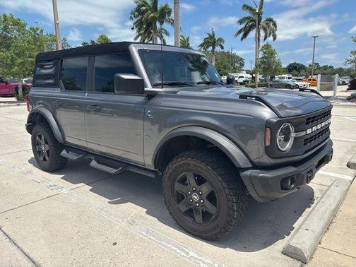 CARBONIZED GRAY METALLIC 2023 Ford Bronco Black Diamond