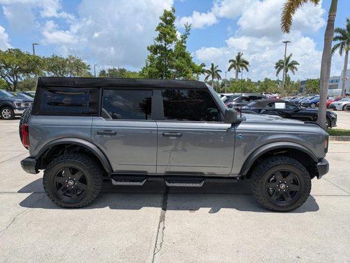 CARBONIZED GRAY METALLIC 2023 Ford Bronco Black Diamond