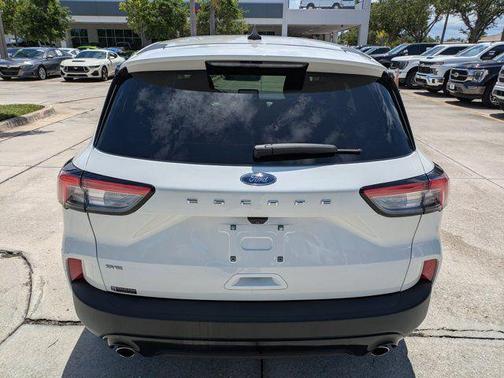 STAR WHITE METALLIC TRI-COAT 2021 Ford Escape SE