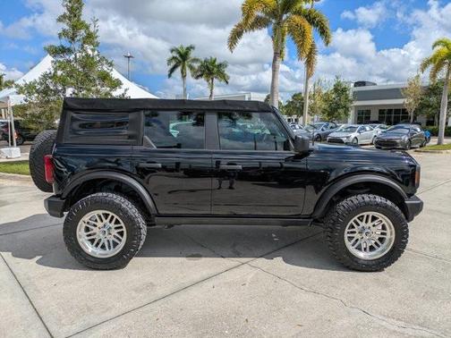 2022 Ford Bronco Base