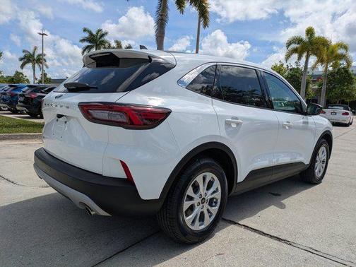 OXFORD WHITE 2024 Ford Escape Active
