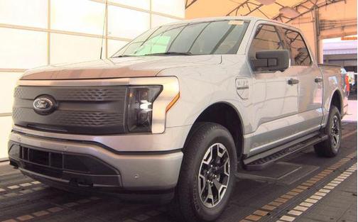 ICONIC SILVER METALLIC 2023 Ford F-150 Lightning XLT