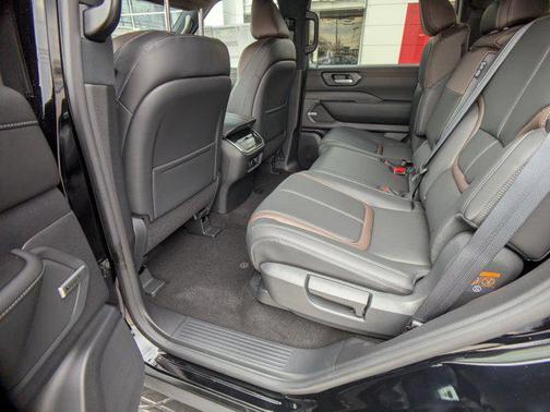 2025 Nissan Armada SL 4WD