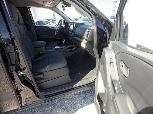 2025 Nissan Frontier S