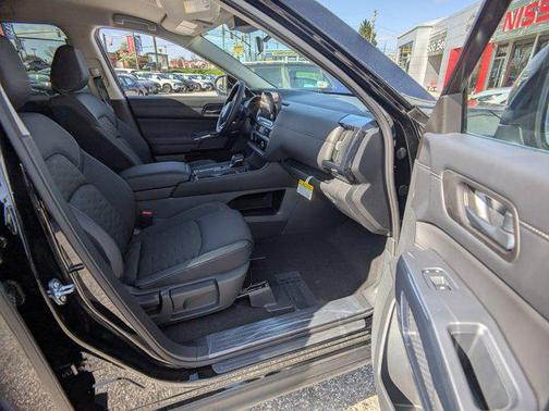 2025 Nissan Pathfinder S FWD