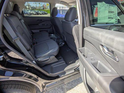 2025 Nissan Pathfinder S FWD