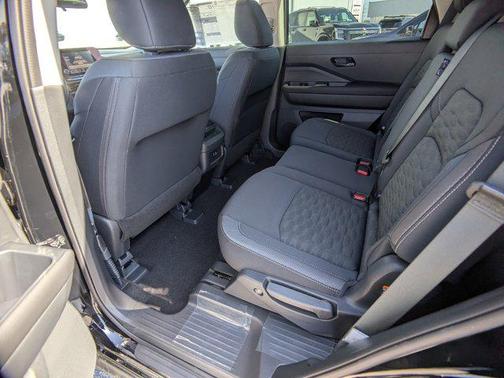 2025 Nissan Pathfinder S FWD