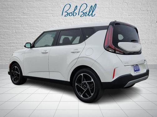 Snow White Pearl 2023 Kia Soul EX
