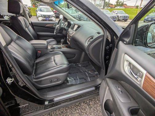 2017 Nissan Pathfinder Platinum