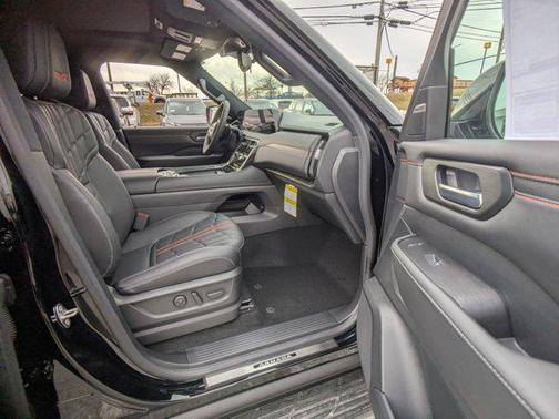 2025 Nissan Armada PRO-4X 4WD