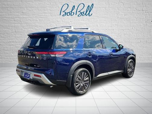 2023 Nissan Pathfinder SL 4WD