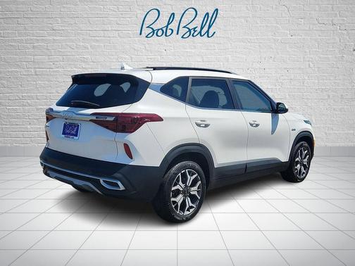 Snow White Pearl 2023 Kia Seltos EX