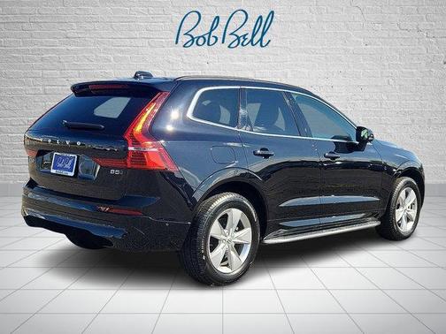 2022 Volvo XC60 B5 Momentum