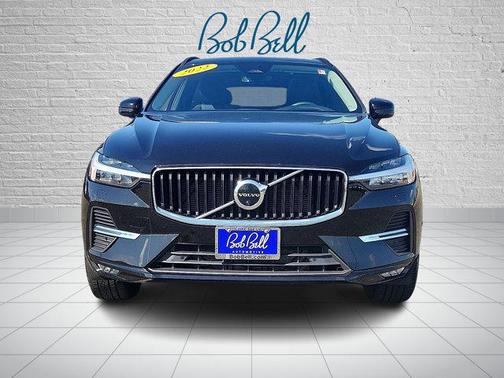 2022 Volvo XC60 B5 Momentum