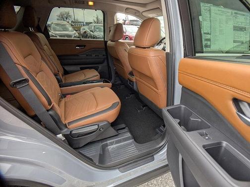 2025 Nissan Pathfinder Platinum 4WD