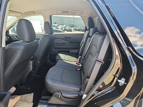 2025 Nissan Pathfinder S 4WD